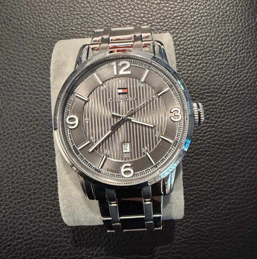 Tommy Hilfiger Men’s Quartz Watch 44mm Gray Dial Silver Bracelet Date 50m