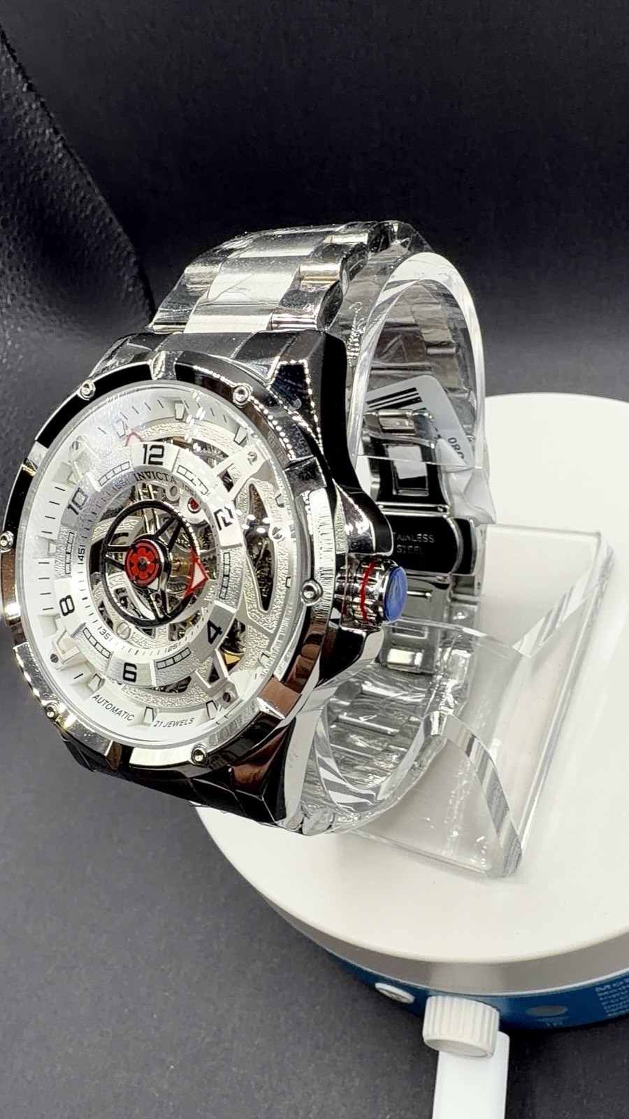 Invicta Racing Interpoint Automatic 43.5mm w-30m water resistance. Silver w- Red