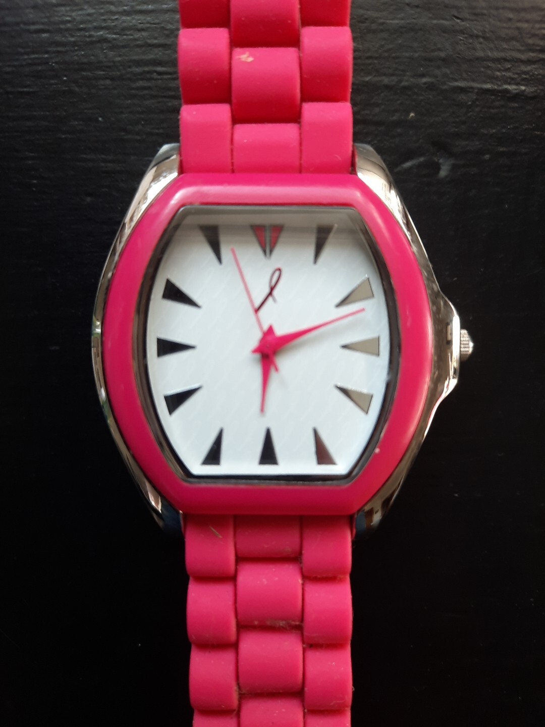 Avon Breast Cancer Crusade Pink Watch Silicon Pink comfort Band White Face new
