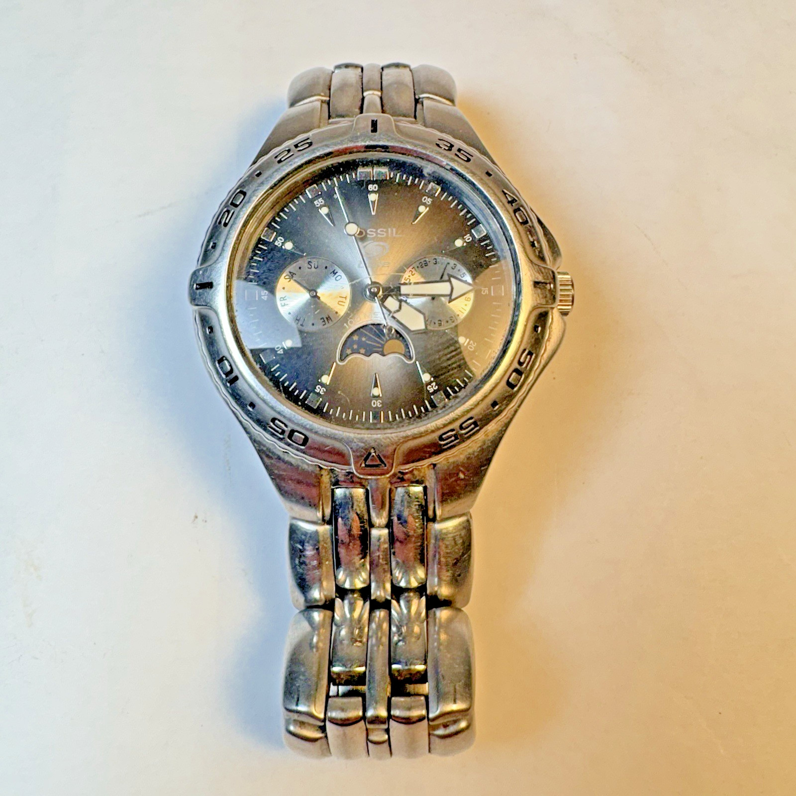 Fossil Blue BQ 9135 Mens Watch Silver Tone Moon Phase 100 meters 330 ft Untested
