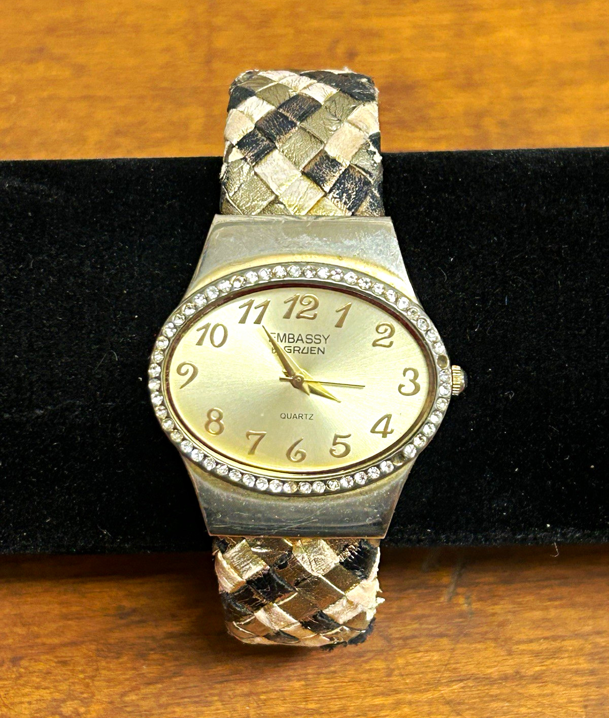 Gruen Embassy Women’s Quartz Oval Silver Dial Arabic Numerals Watch