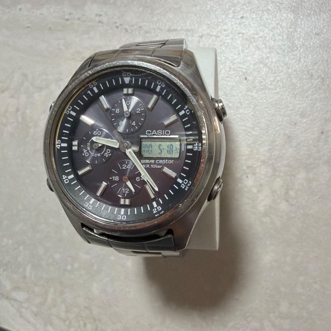 Working CASIO radio-controlled solar watch “Wave Ceptor WVQ-500DJ”