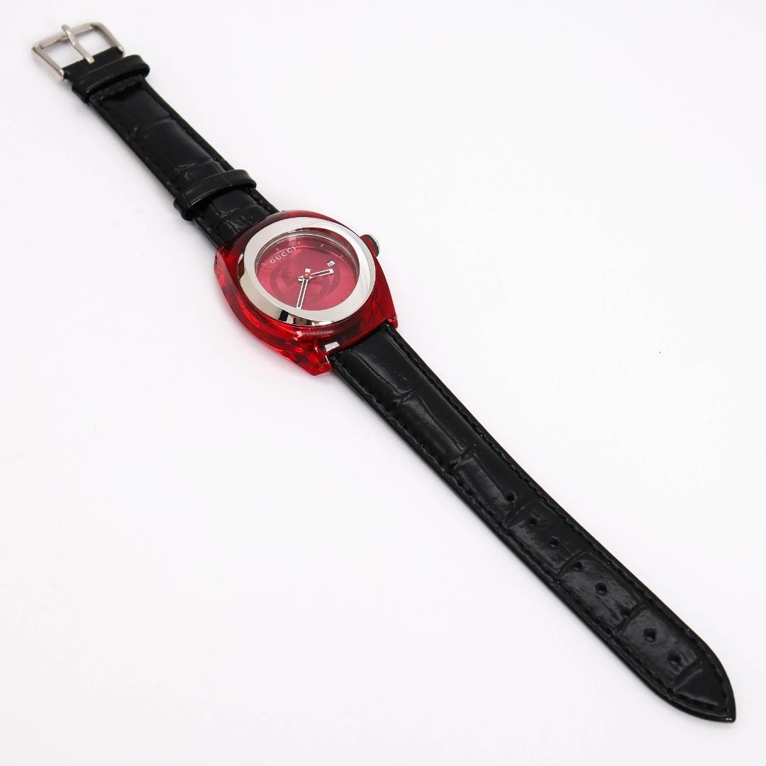 GUCCI Sync 137.3 Red Date Quartz Watch