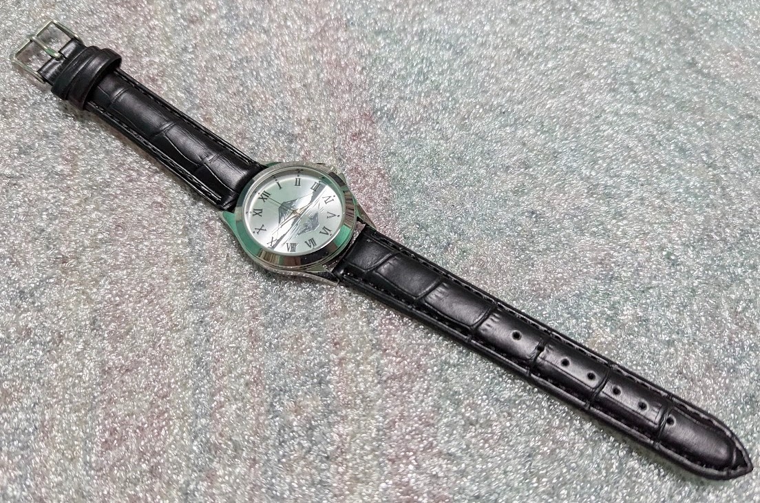 Hokusai pattern watch in silver tone with Mount Fuji image. New battery.