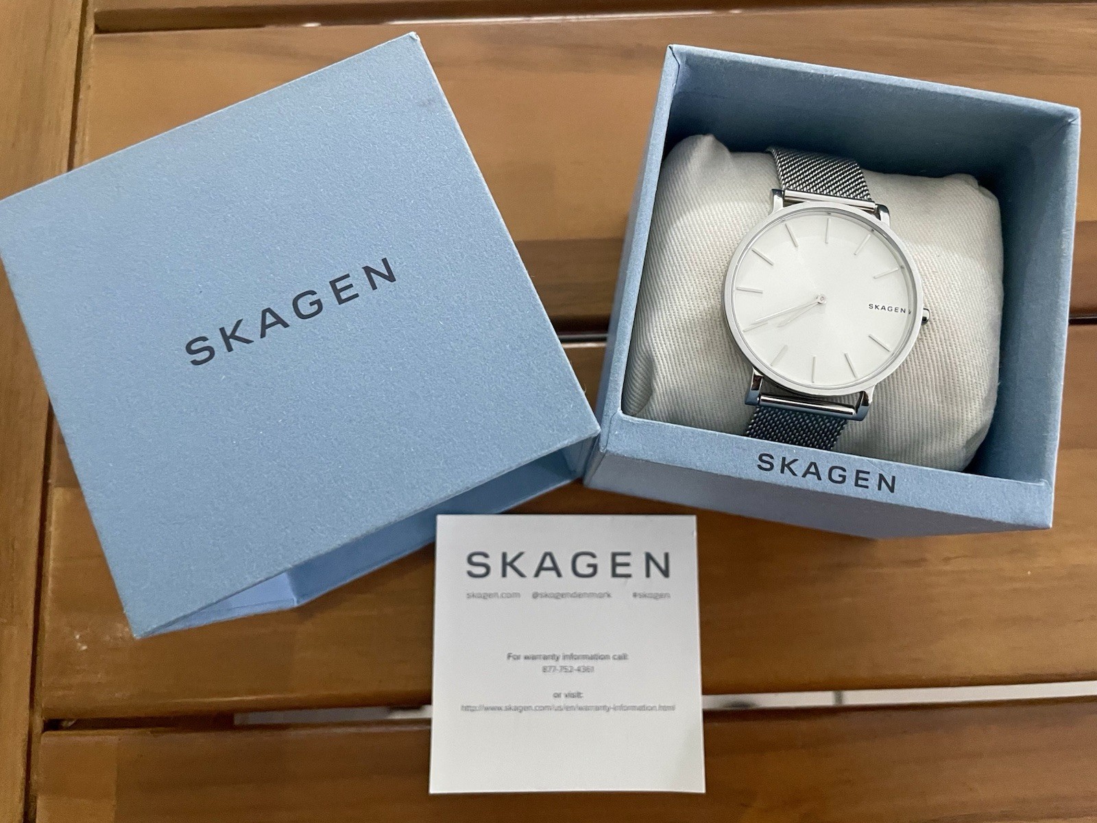 Skagen Quartz Analog Wristwatch White Dial Silver Milanese Mesh Band w/ Box