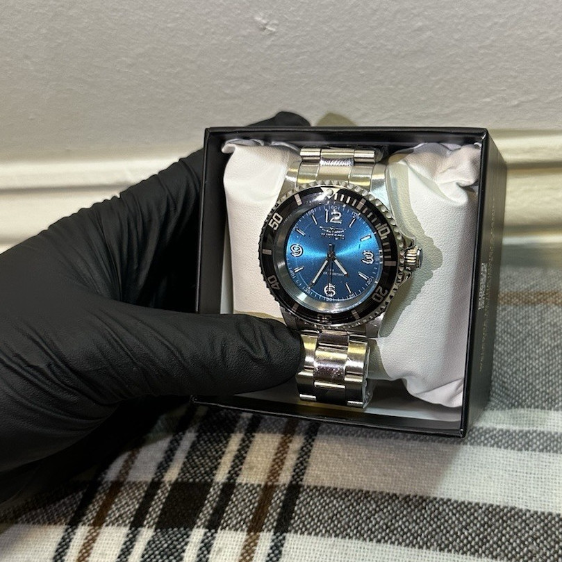 Invicta Pro Diver Men’s Quartz Watch Blue Dial Black Bezel Steel Bracelet 200m