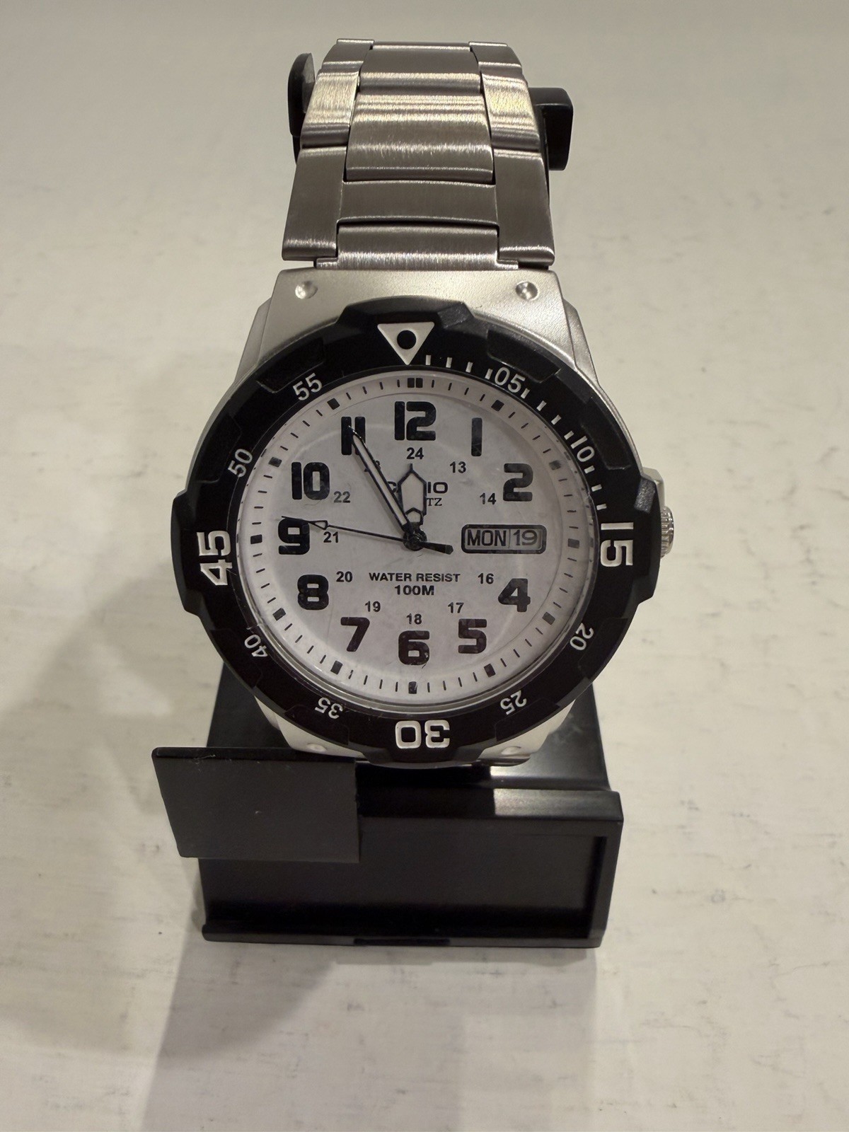 Casio Men’s Quartz Diver Style Stainless Steel Band Bracelet Watch MRW200HD-7BV