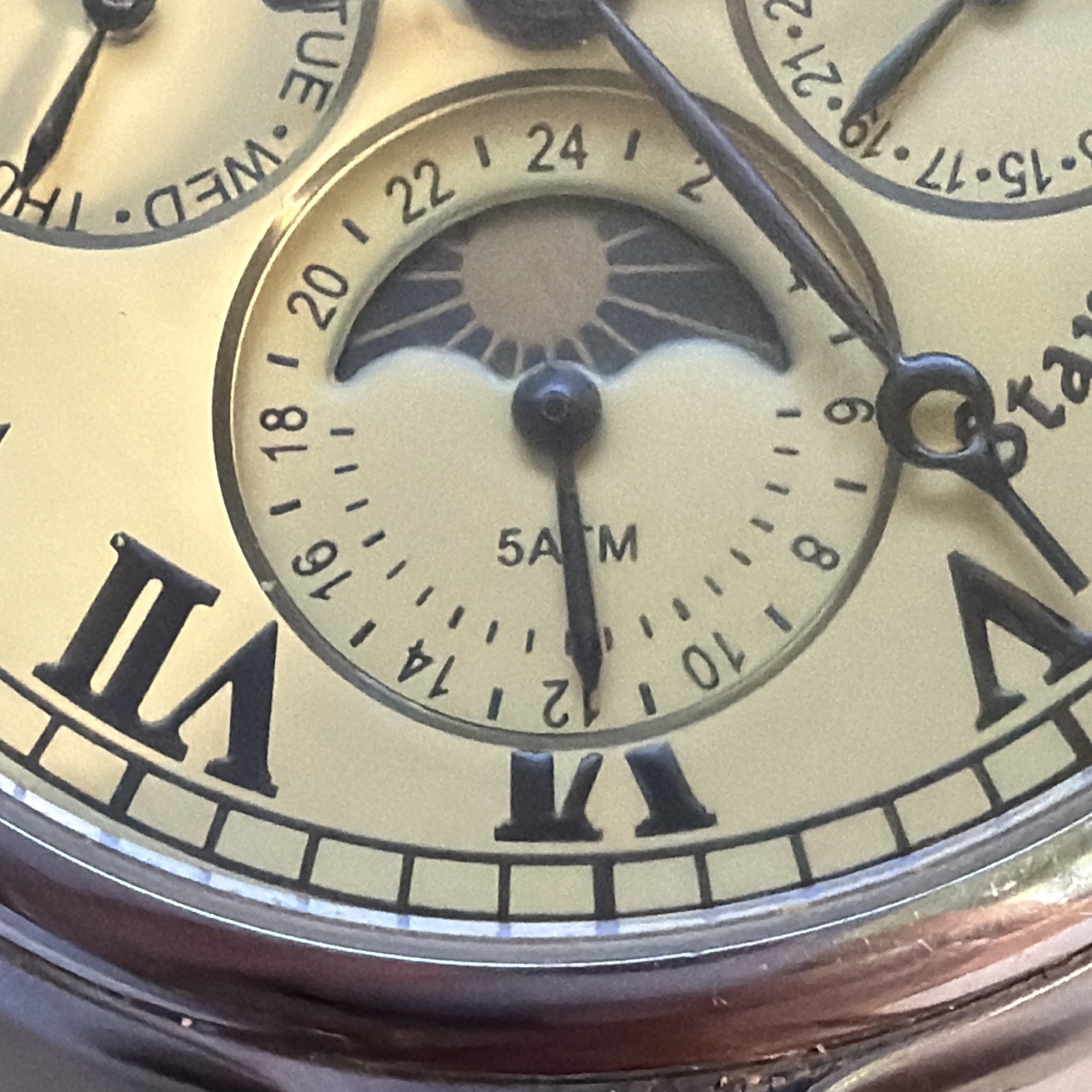 Stauer Osiris Quartz Moon Phase Day/Date Cream Roman Dial Brown Leather 50m