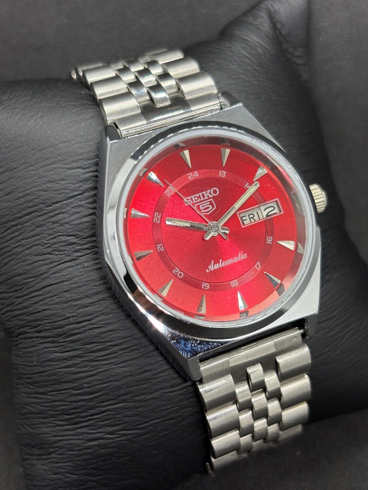 Vintage Seiko 5 Automatic Day/Date Japanese Men’s Wrist Watch