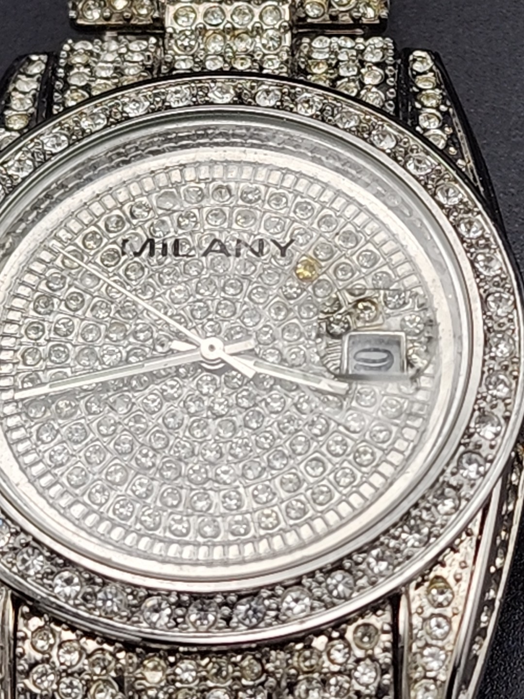Men’s stone silver finish with date dress up hip hop fashion wrist watch