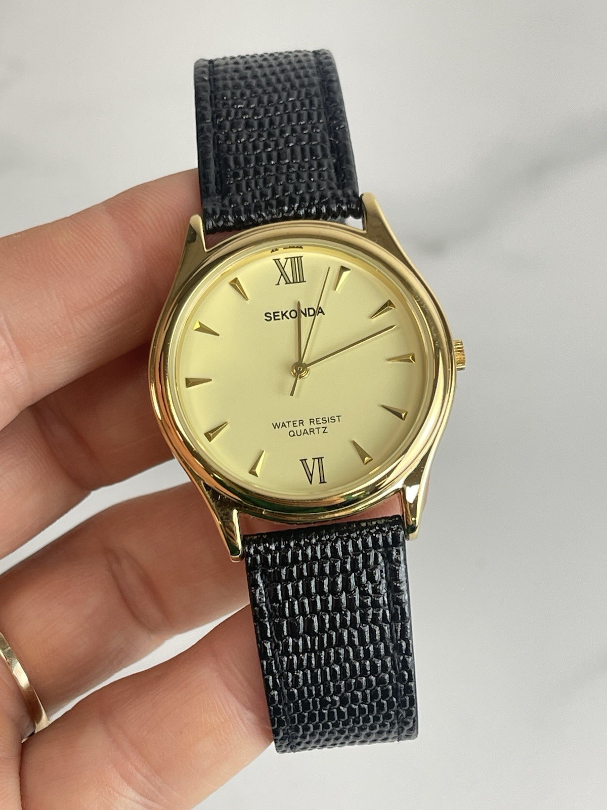 Men’s Sekonda 03270 30m Water Resistant Wrist Watch Gold Casing Black Strap t910
