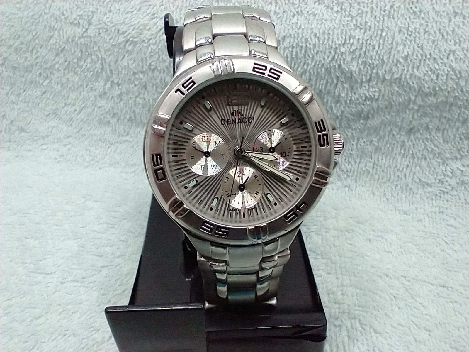 DENACCI MEN’S DIVER STYLE JAPAN Movt 3-SUB DIAL GRAY FACE S/S BRACELET WATCH