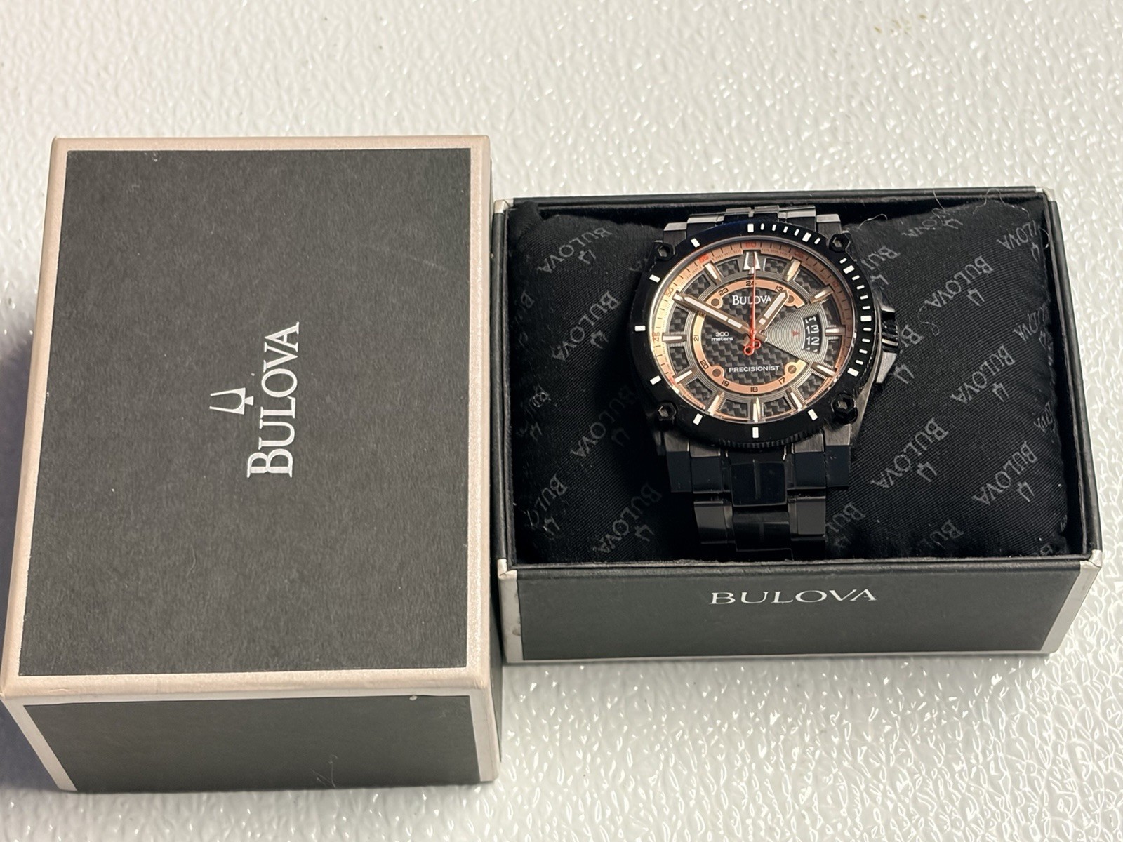 98B143 BULOVA PRECISIONIST Carbon DIAL WATCH FOR MEN RTN-9-EB-9