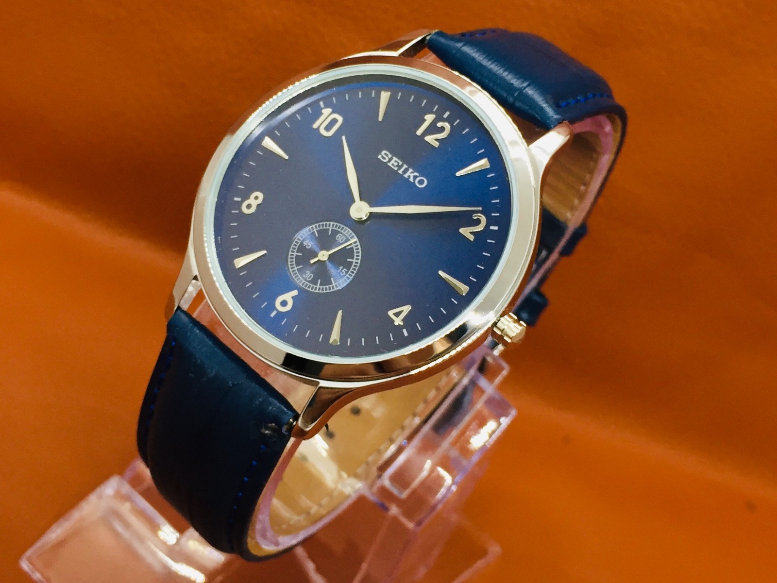 Vintage Seiko Quartz Round Sub Second Blue Dial Blue Leather Band Wrist Watch
