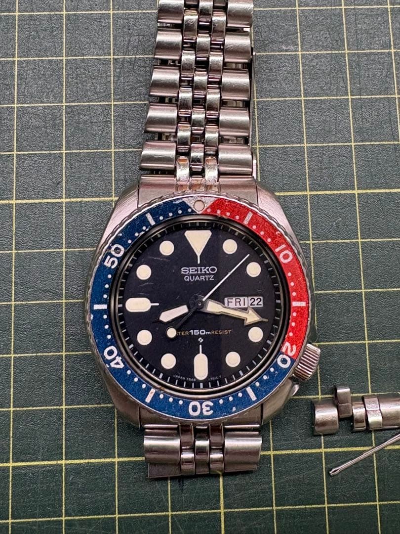 SEIKO 7548-700B Pepsi Diver Mens Quartz Wristwatch 1983