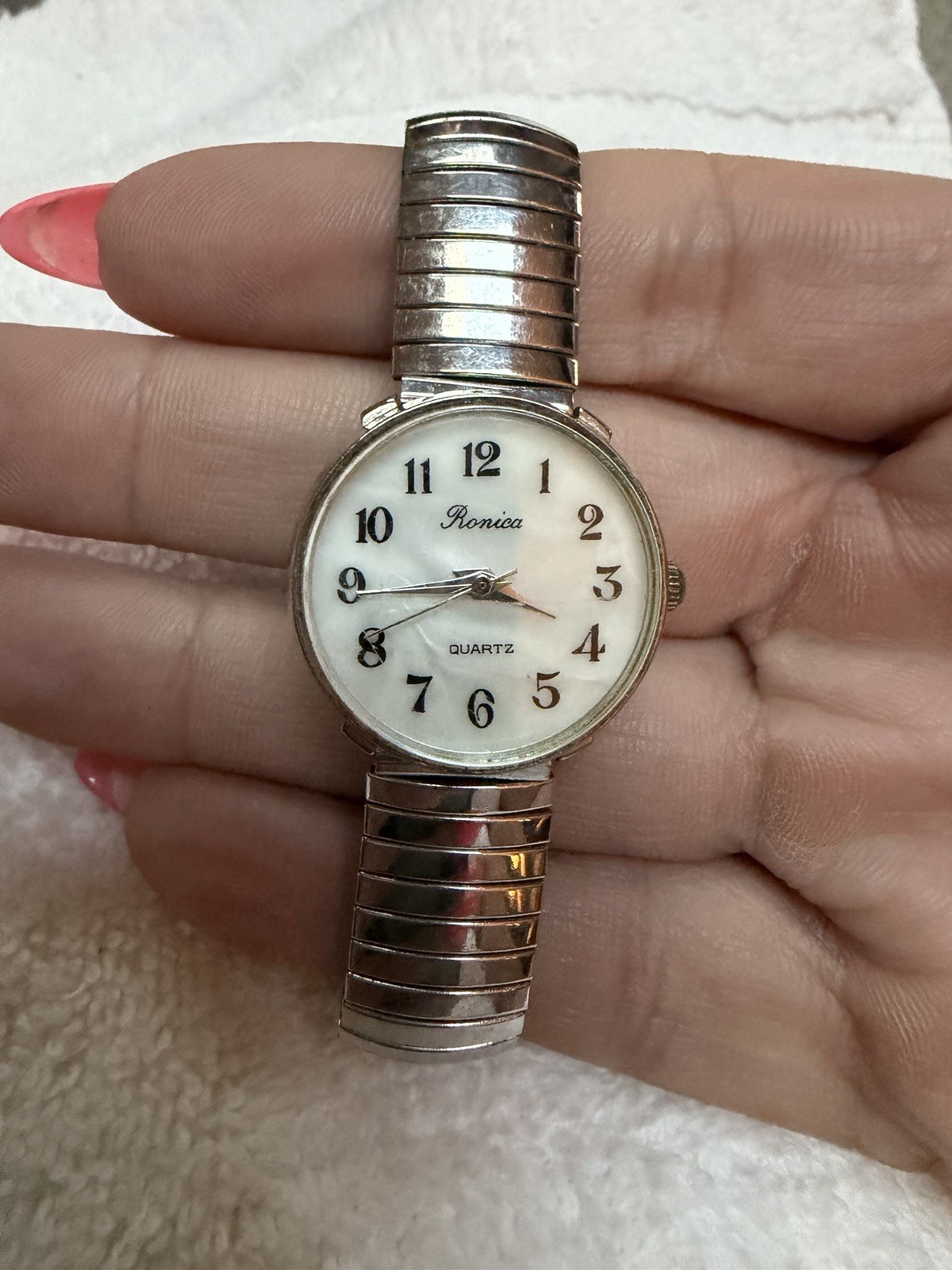 Vintage Ronica Quartz Ladies Stretch Band Watch Silver Tone