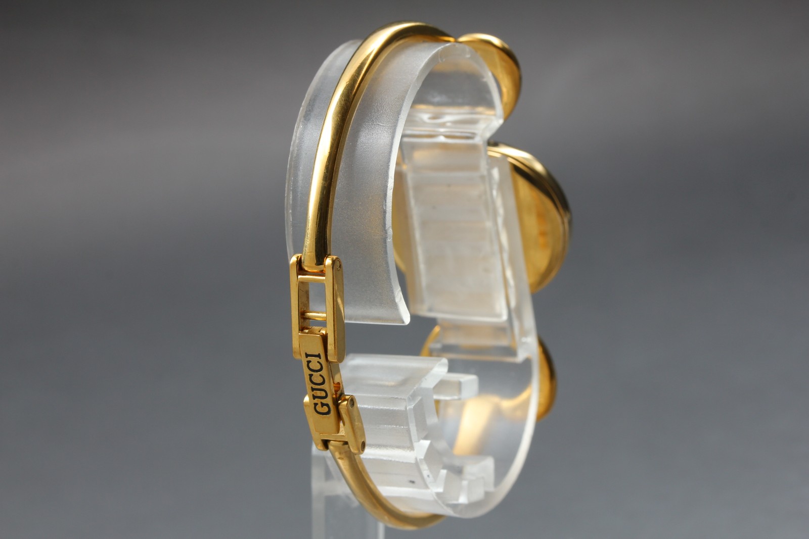 [Exc+5] Vintage Gucci 1600 Gold 26mm White Dial Quartz Women’s Watch From JAPAN