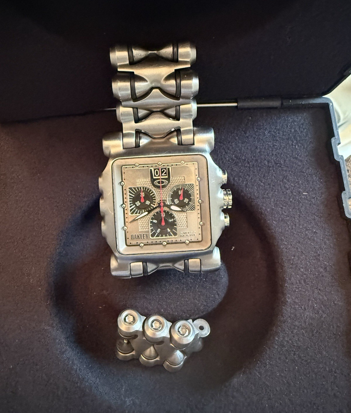Oakley Time Tank Titanium Chronograph Date, silver dial, full link w/ Box