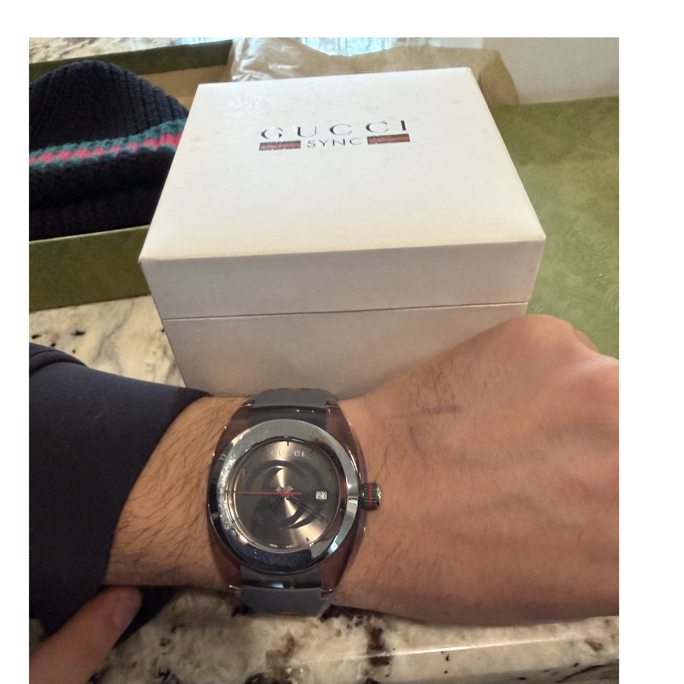 Gucci Sync Men’s Analog Wristwatch Gray Rubber Band Date Indicator Original Box