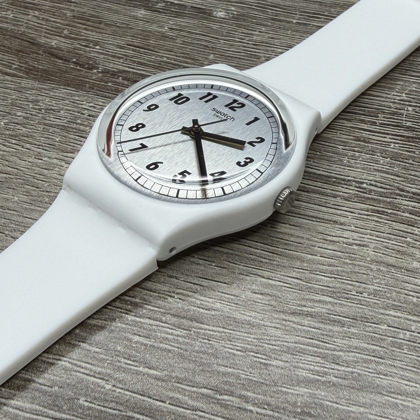 NEW✅ Swatch SOMETHING WHITE White Silver Number Dial Women’s 34mm Watch GW194