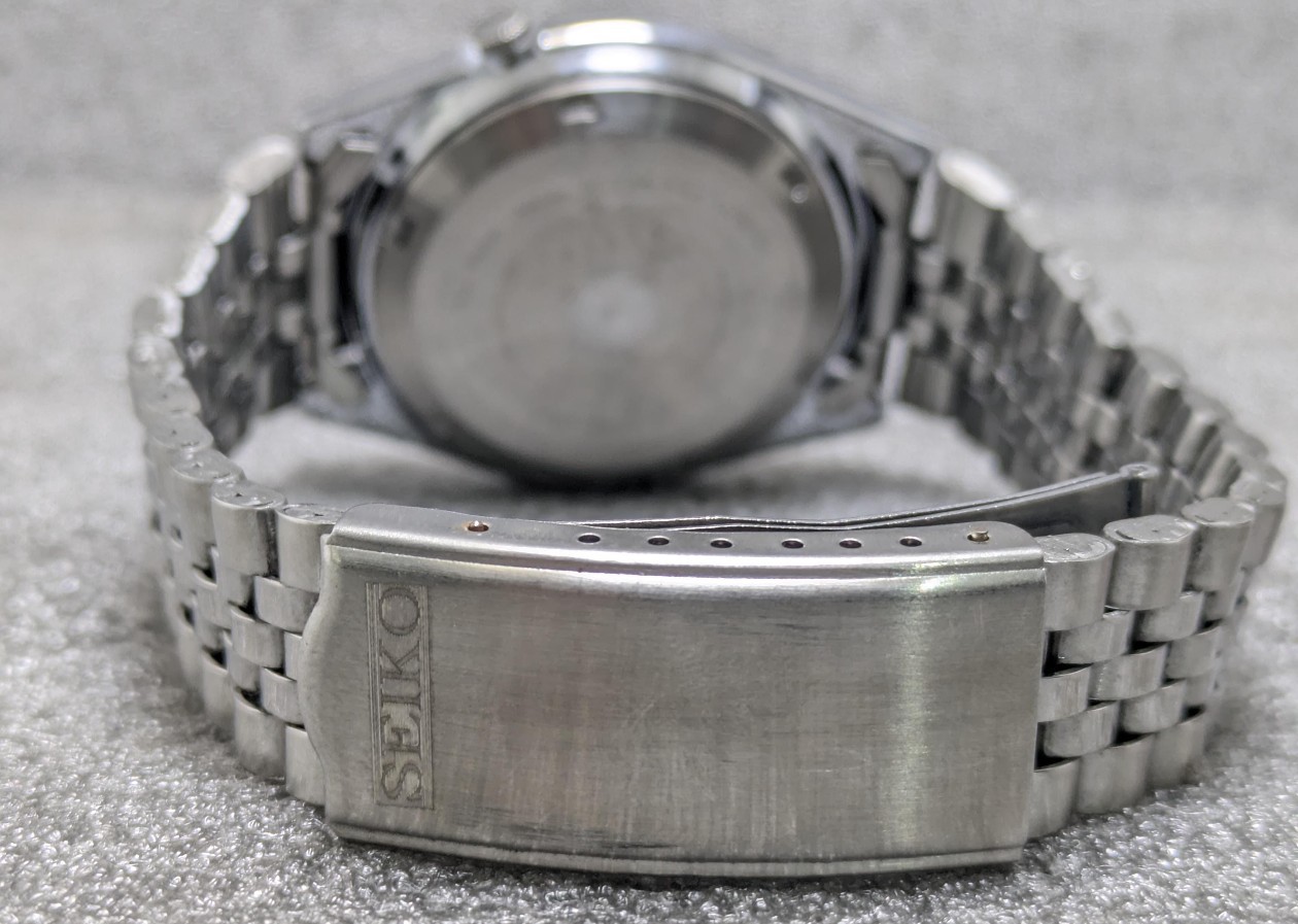 Vintage Seiko 5 automatic Day Date Movement No.7009A Japan made men’s watch.