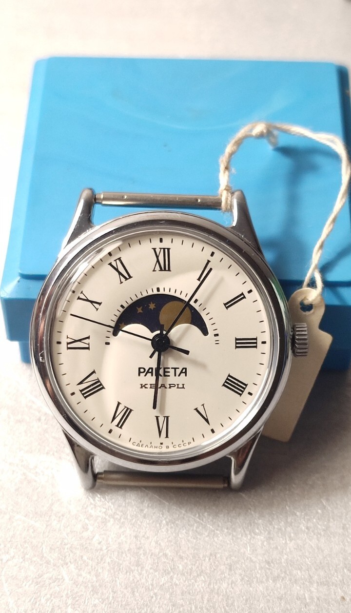 NEW !! Quartz watch RAKETA, Real Moon Phases Calendar, “Moon” USSR