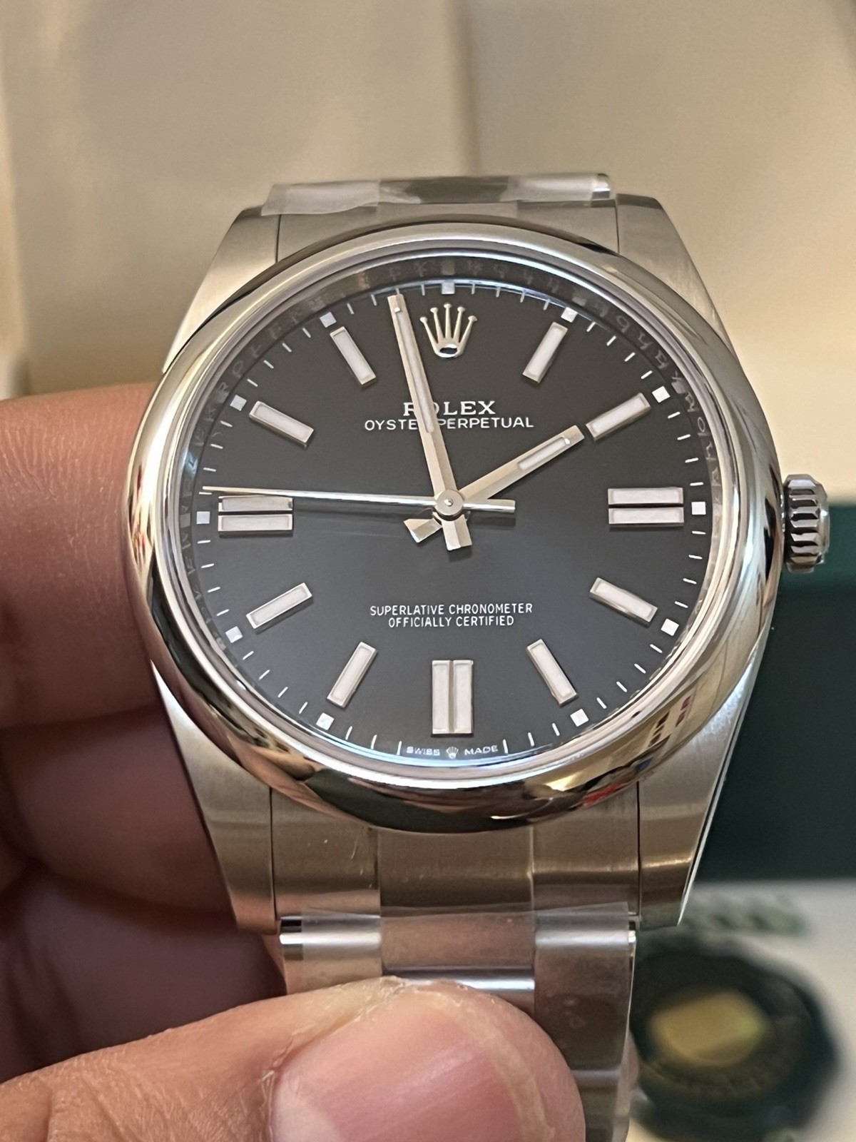 2025 Mint Rolex Oyster Perpetual 41mm Black Dial 124300 – Full Set