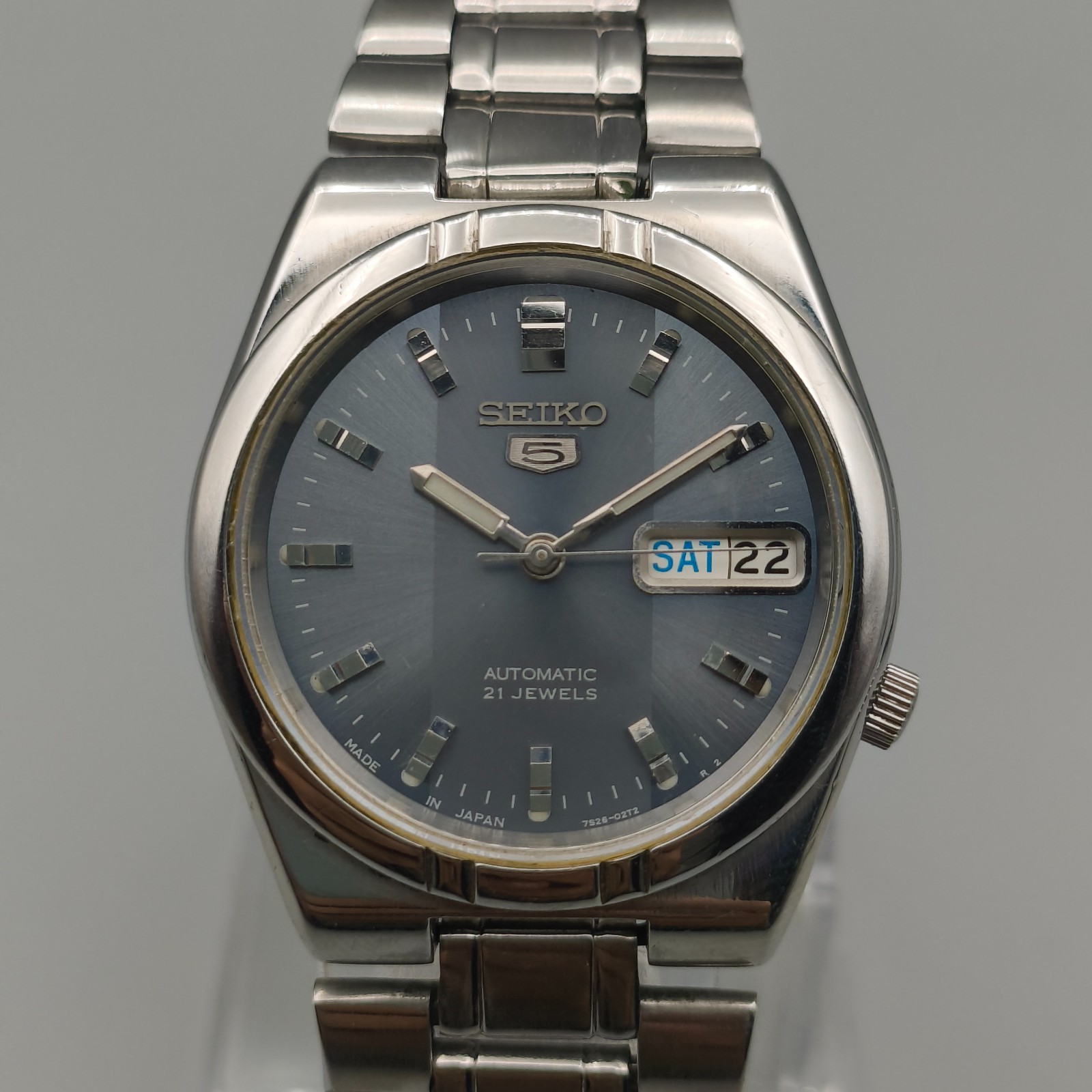 Vintage Seiko 5 Automatic 7S26 Gray Men’s Watch Day Date Japan Made