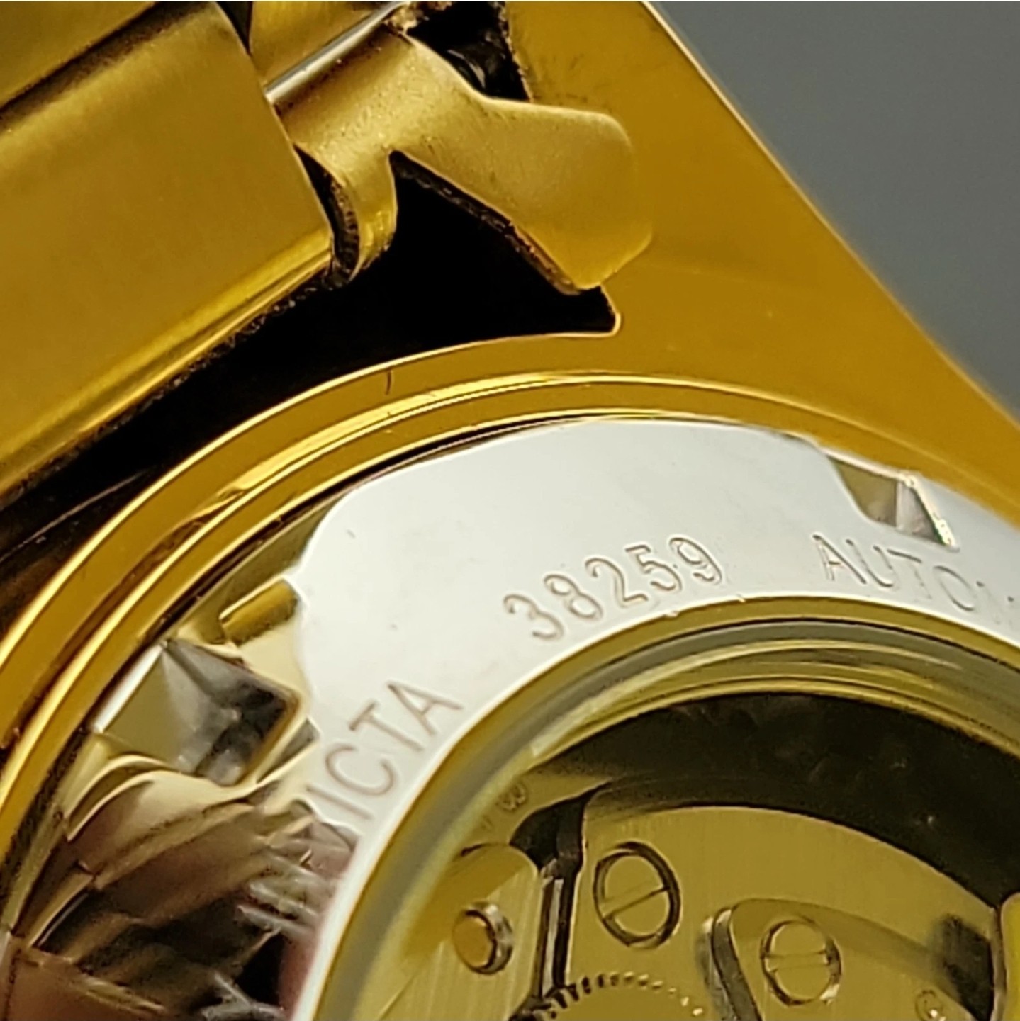 Invicta AUTOMATIC DIAMOND PRO DIVER! 40MM Model with 243 DIAMONDS 38259