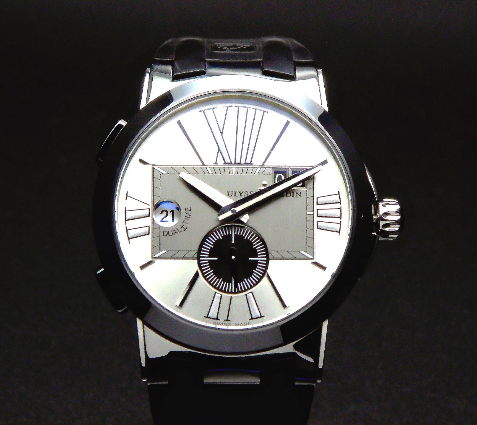 Ulysse Nardin Executive Dual Time Silver Dial 243-00-3/421 with Rubber Strap