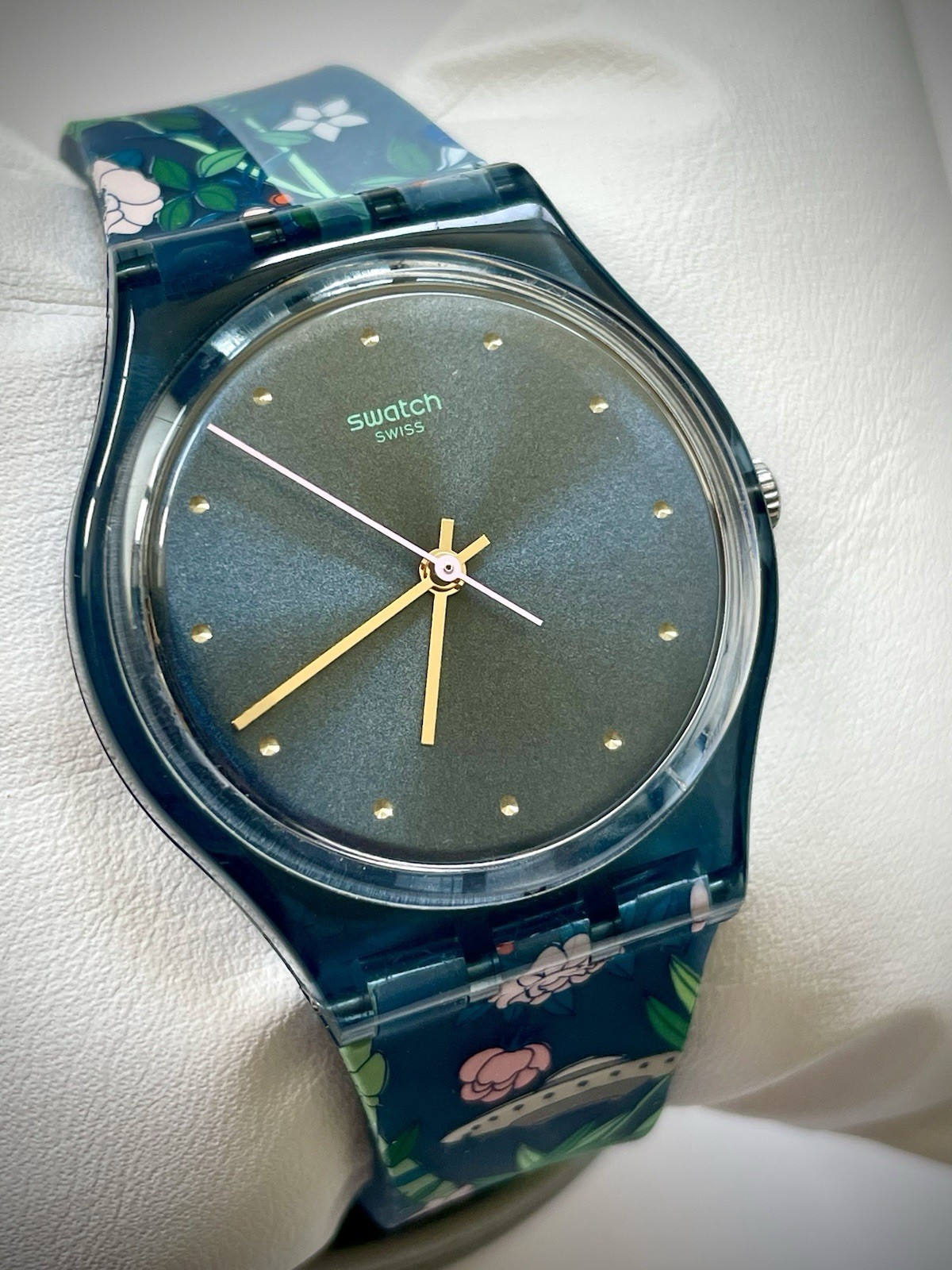 Swatch Ovni Garden GN258 Swiss Watch – Blue Dial Good Battery!