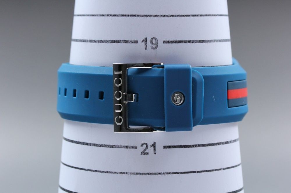 Functional GUCCI Sync YA137104A 137.1 blue date bracelet original box manual qua