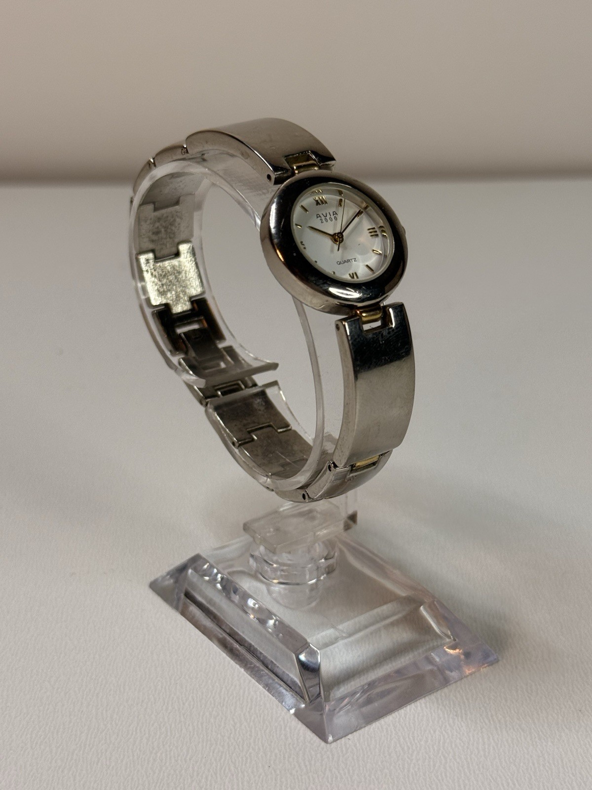 ✨Avia 2000 Wristwatch | 878572 | Two-Tone Silver & Gold | Classic Round Face ✨