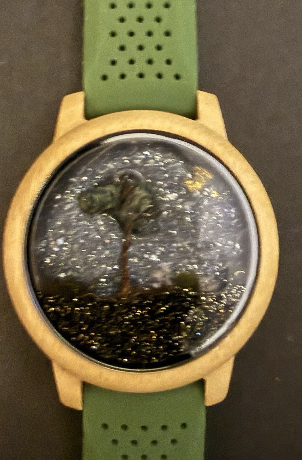 Nature-Themed Wristwatch Tree Dial Green Rubber Strap Casual