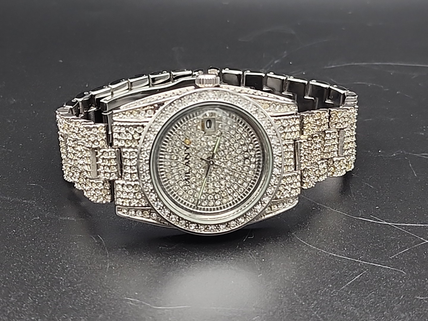 Men’s stone silver finish with date dress up hip hop fashion wrist watch