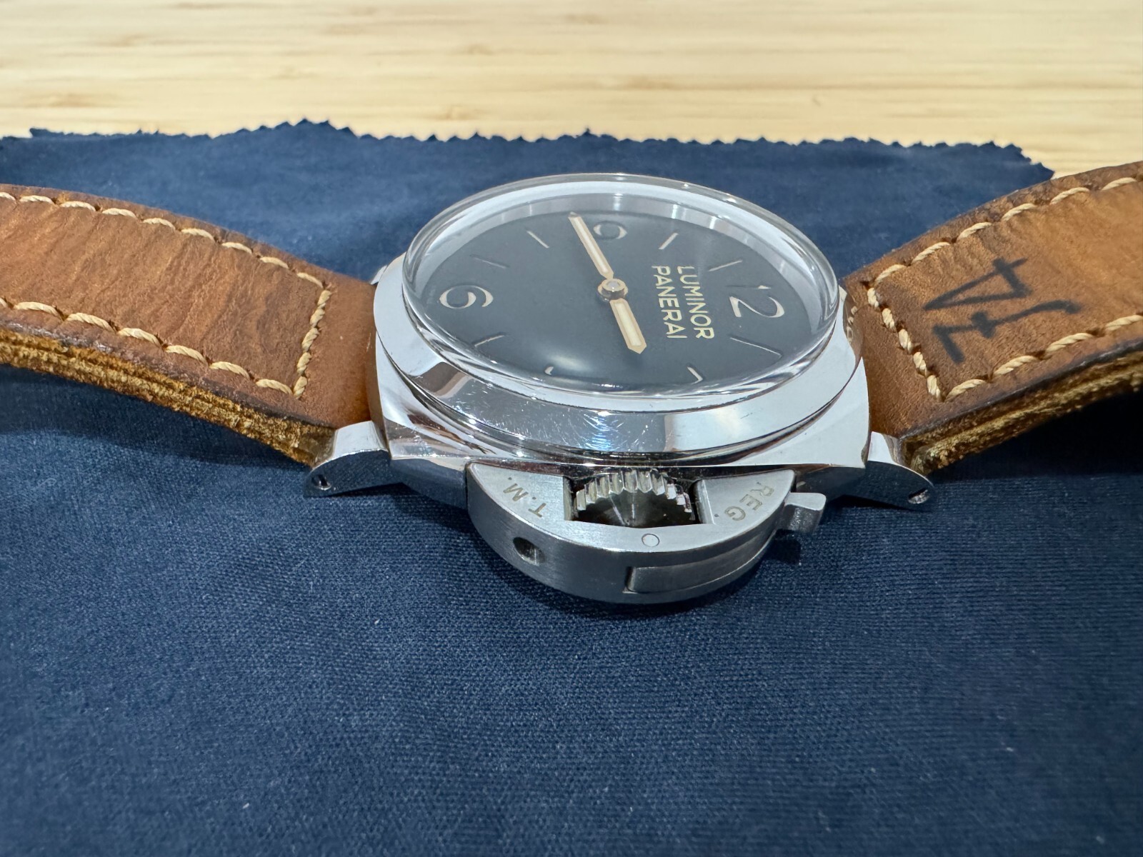 Panerai Luminor PAM 372 47mm Plexi -great condition, box, papers, extra straps