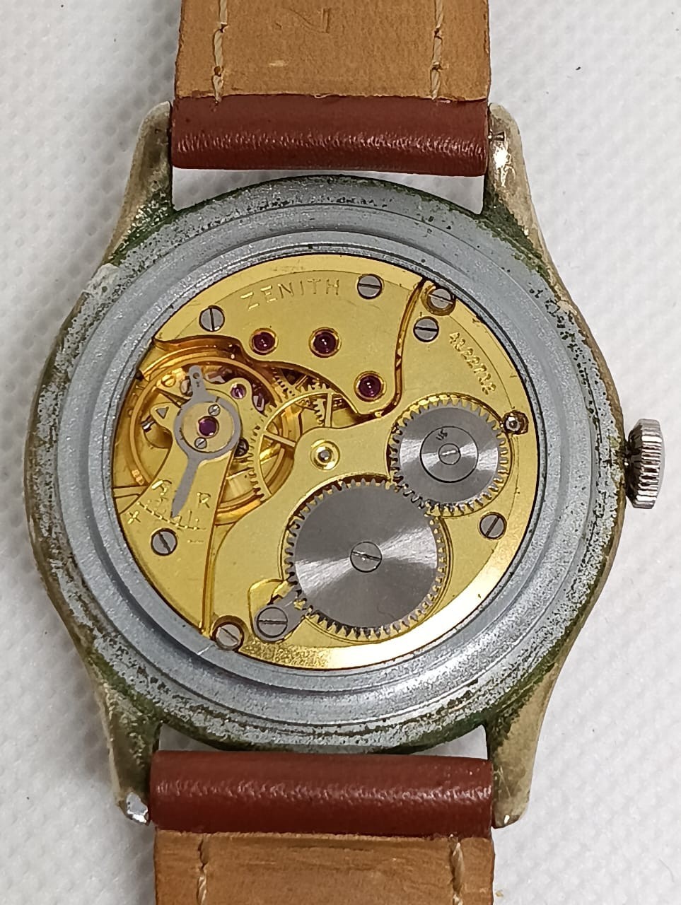 ZENITH Classic Watch Oversize Silver Dial Caliber 126 From The 1950’s