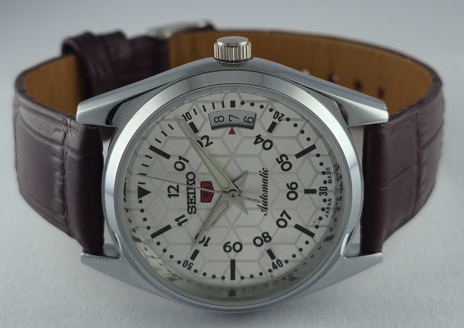 Refurbished Seiko 5 Automatic Silver Dial with Day/Date Men’s Watch | 17 Jewels