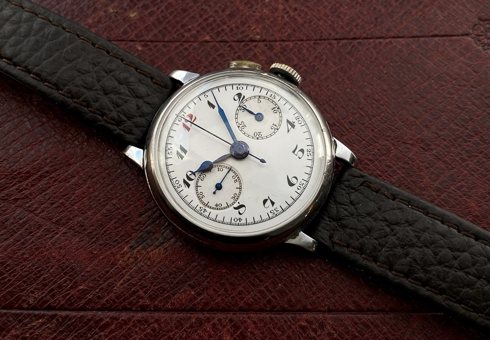 1920s Enamel dial Monopusher chronograph watch Lemania 13CH movement