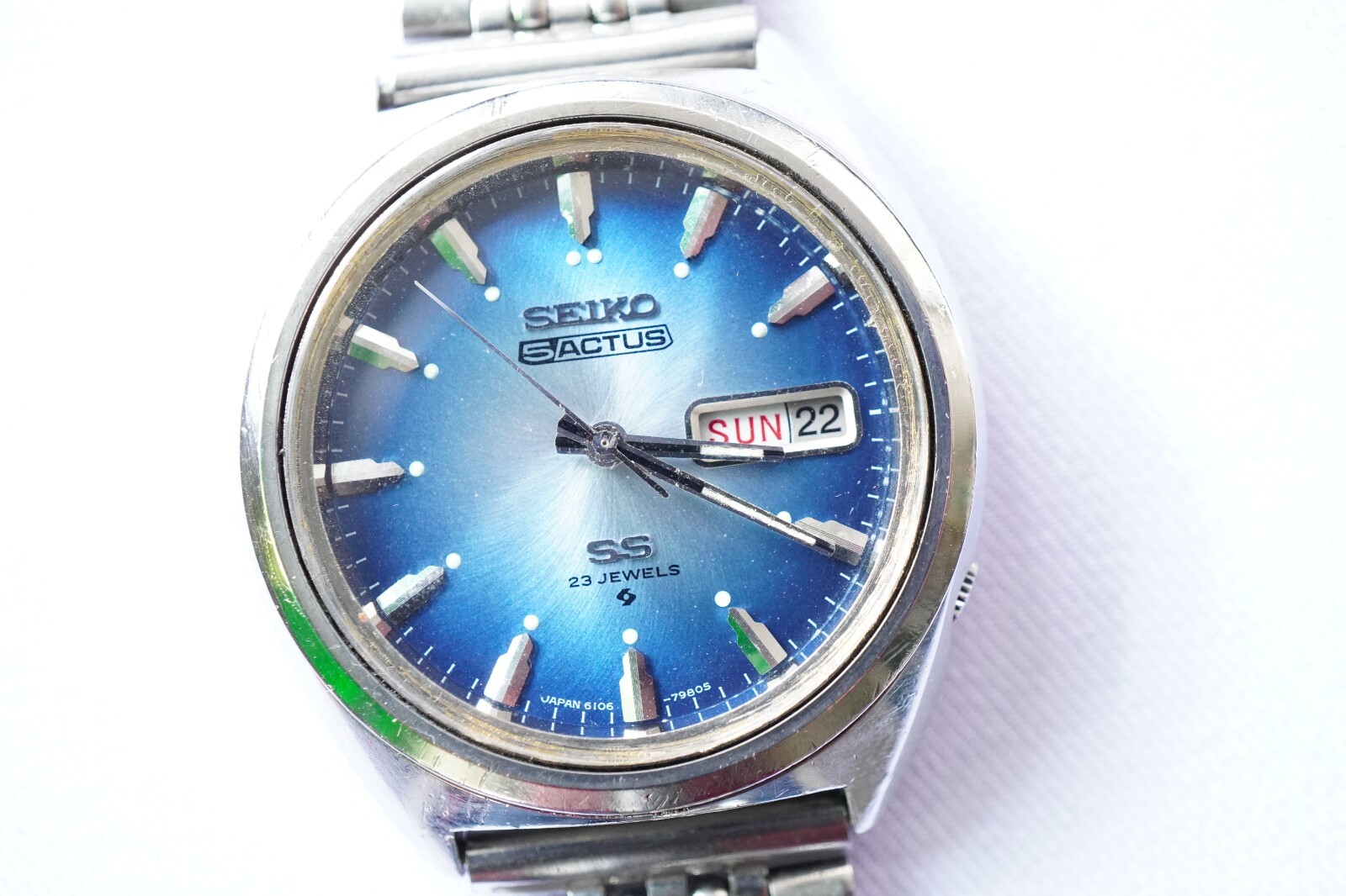 SEIKO 5 ACTUS NO. 6106 LIGHT BLUE DIAL SS 23 JEWELS AUTOMATIC JAPAN WATCH