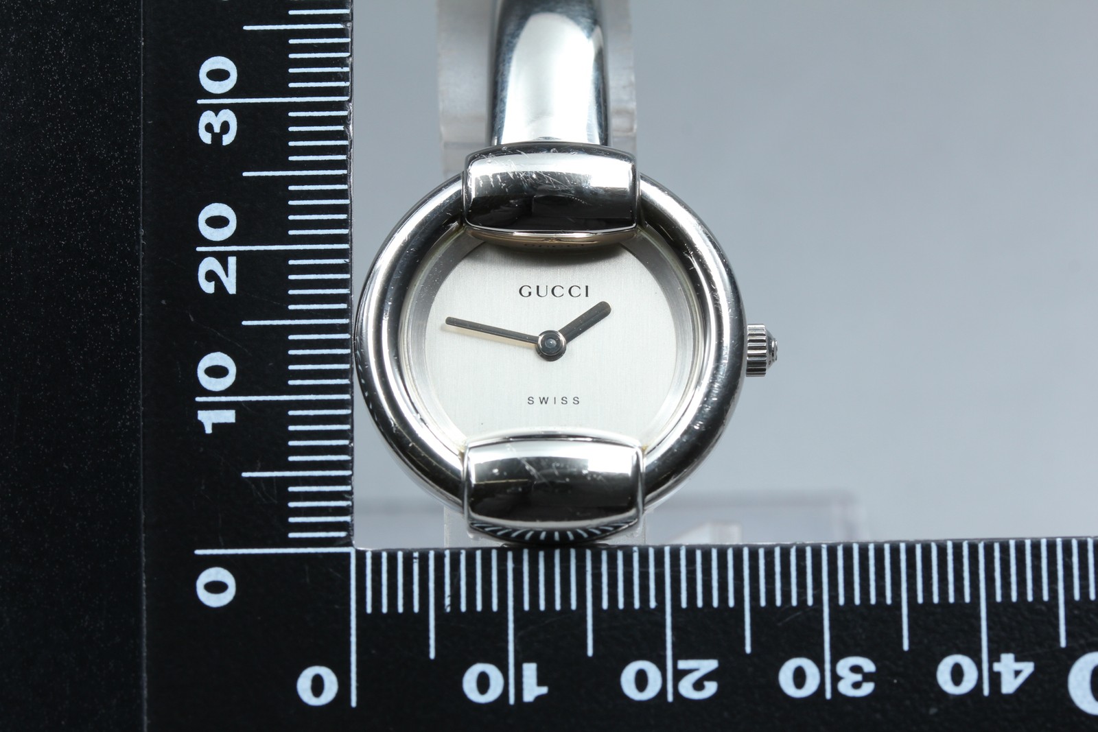 [Exc+5] GUCCI 1400L Silver Bangle Quartz Women’s Watch Swiss Made 25mm Japan