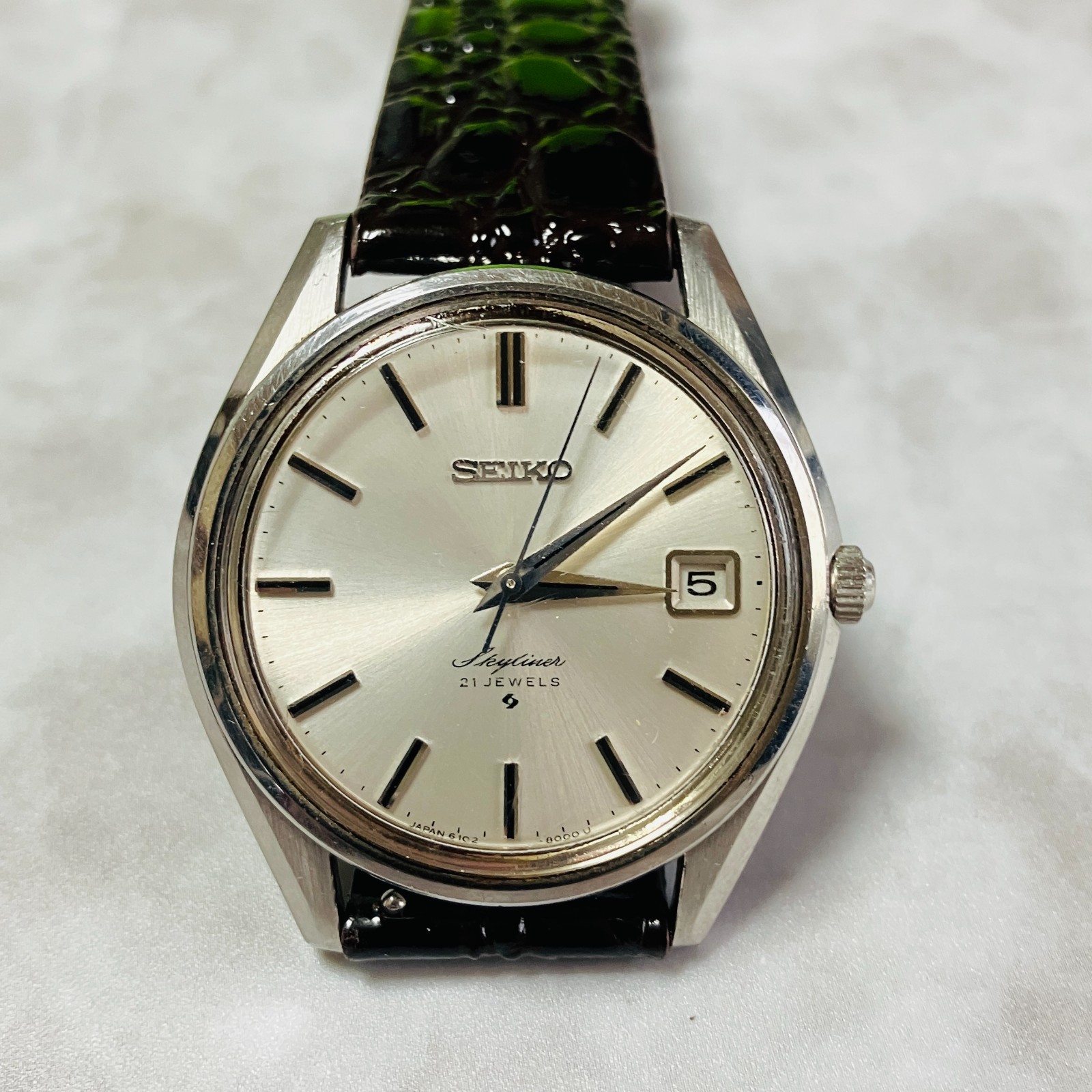 Near Mint SEIKO Skyliner 6102-8000 Vintage Manual Winding Silver Dial 37mm