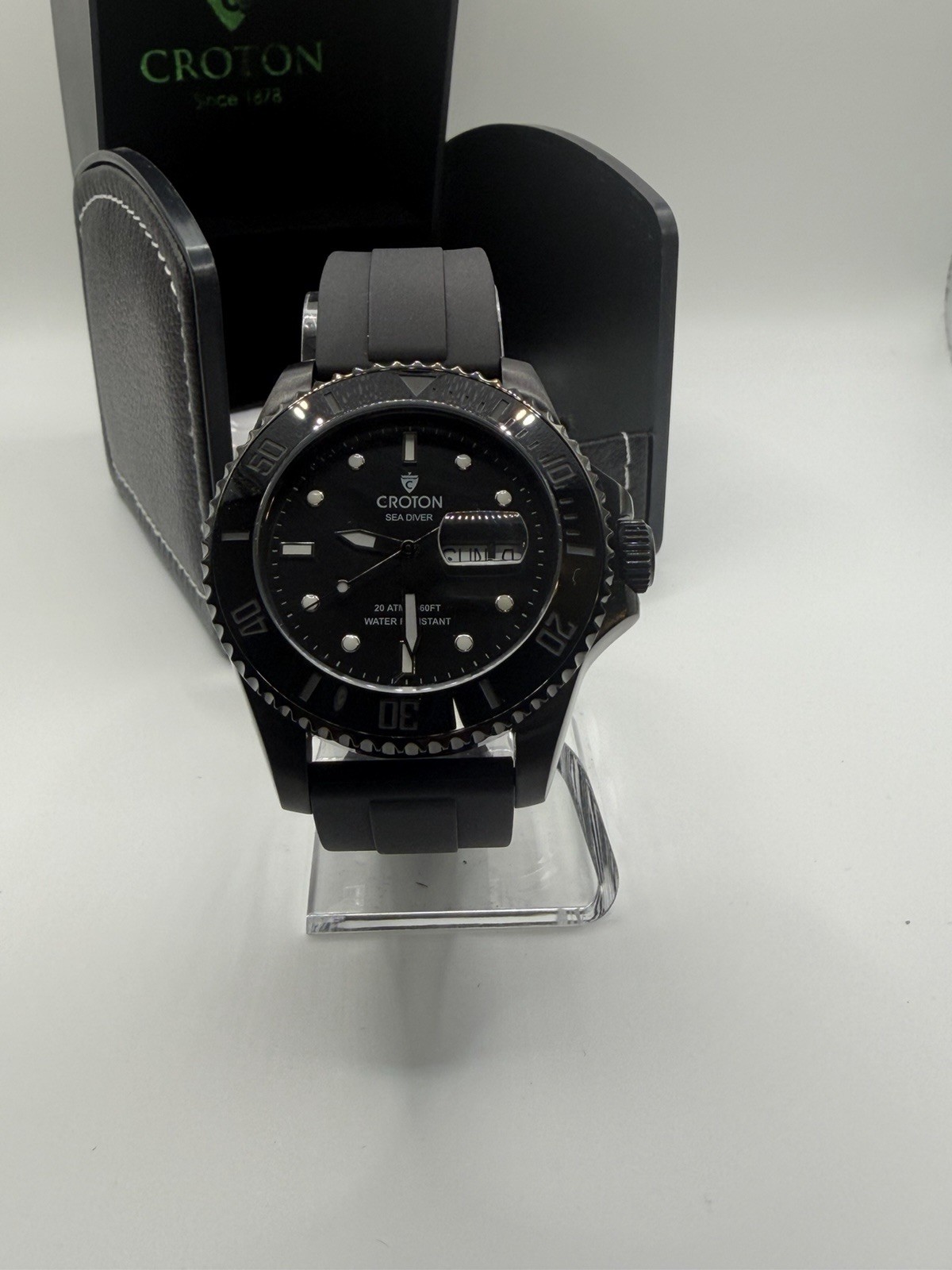 Croton Sea Diver CA301307BKBK Black Quartz Day Date 20ATM Watch Box MSRP $750