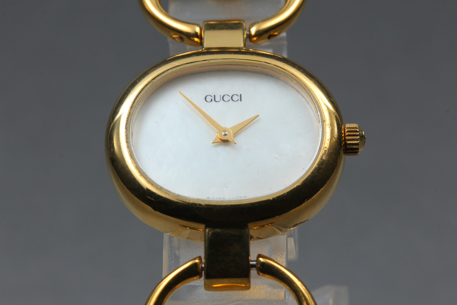 [Exc+5] Vintage Gucci 1600 Gold 26mm White Dial Quartz Women’s Watch From JAPAN