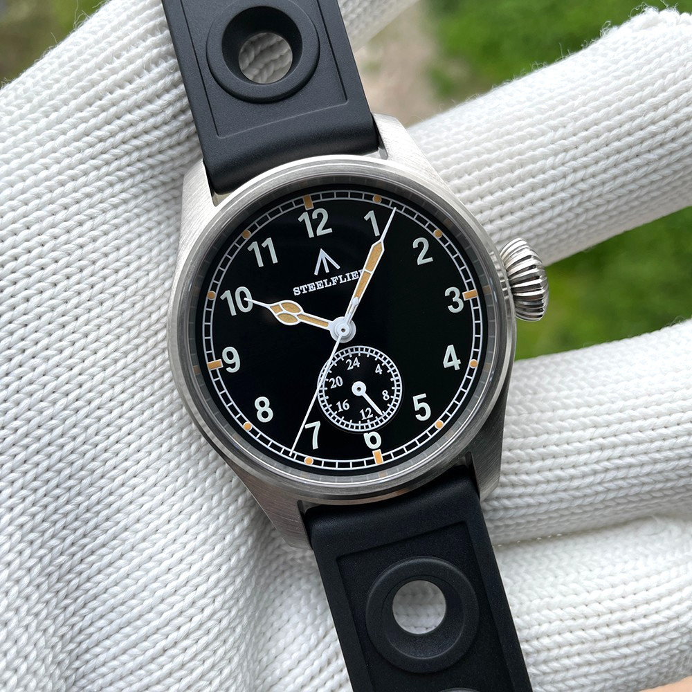 39MM STEELFLIER Quartz Pilot Men’s Watch Sapphire 200M Waterproof Silicone NEW