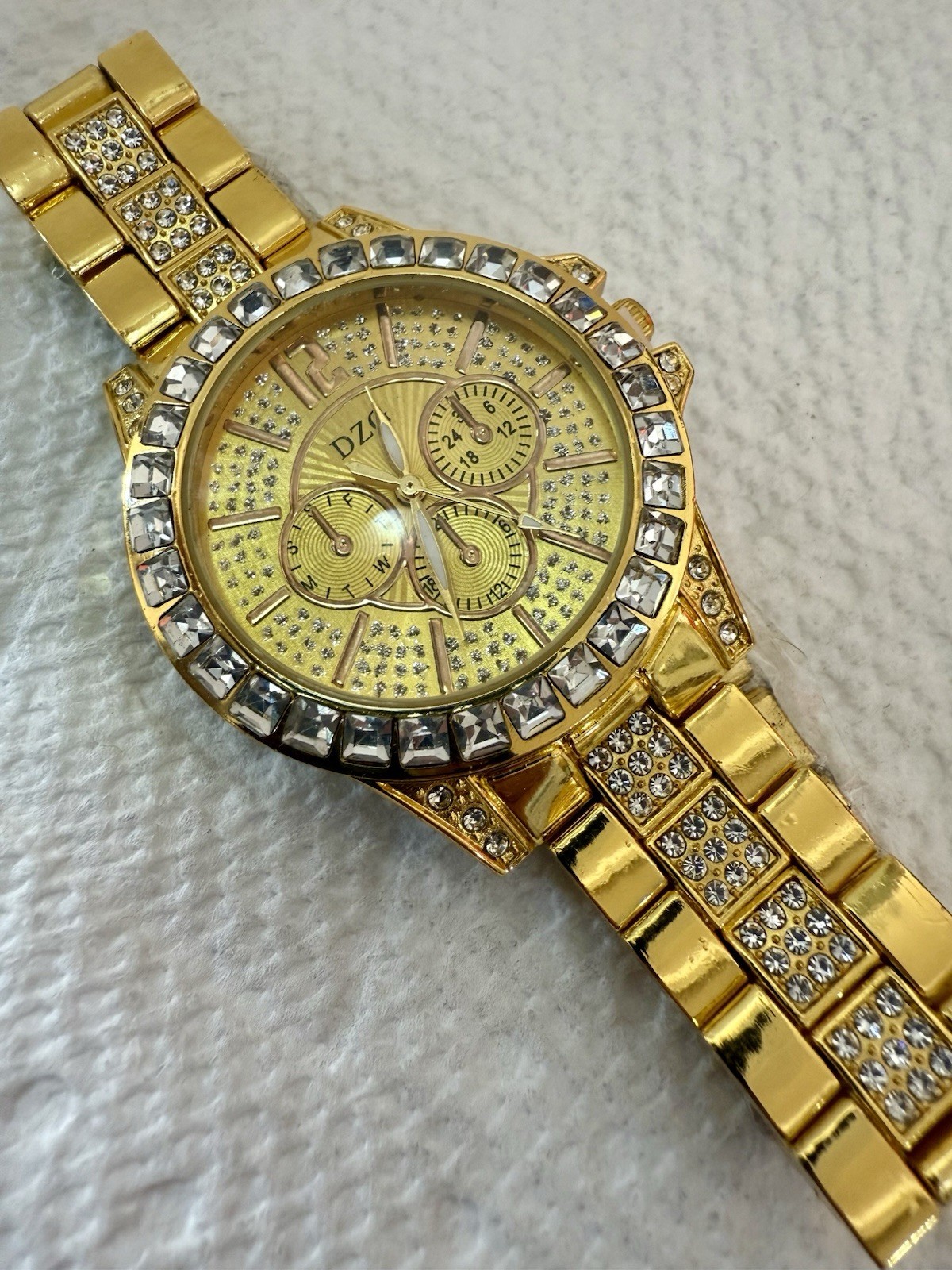 DZG Fashion Watch Men’s Quartz Movement Designer Style Watch