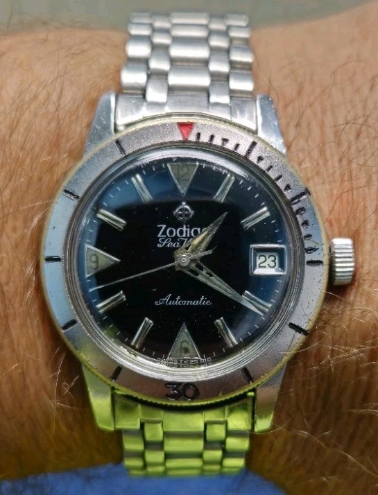 Zodiac Sea Wolf Automatic Diver 200m Black Dial Date. Original Unsigned Crown.
