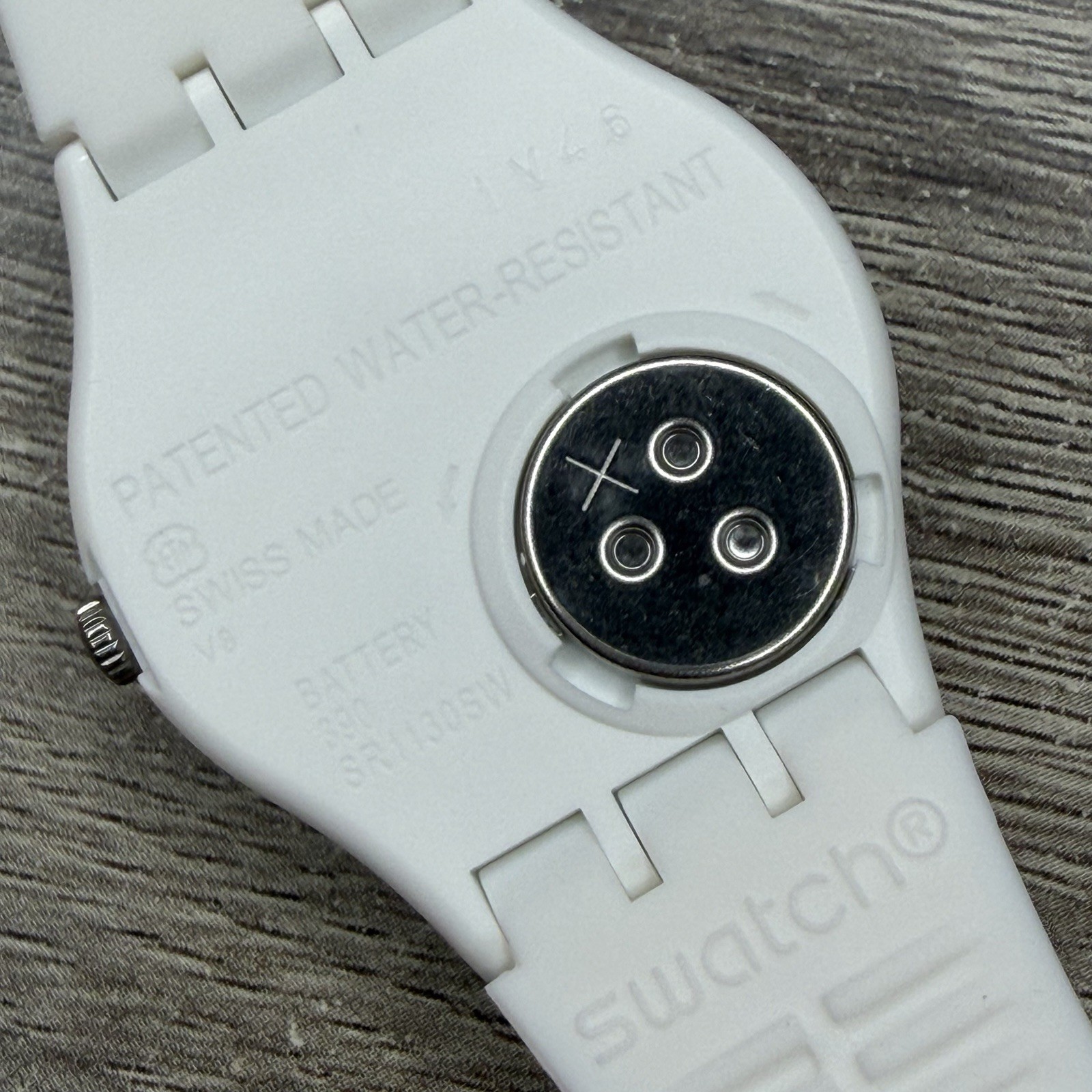 NEW✅ Swatch SOMETHING WHITE White Silver Number Dial Women’s 34mm Watch GW194