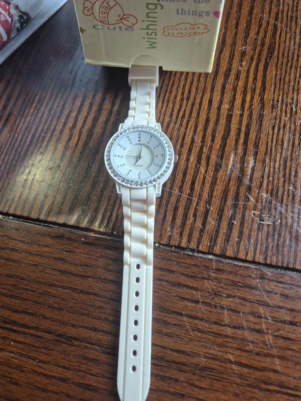 Women’s Quartz Analog Wristwatch White Rubber Strap Silver Round Fixed Bezel