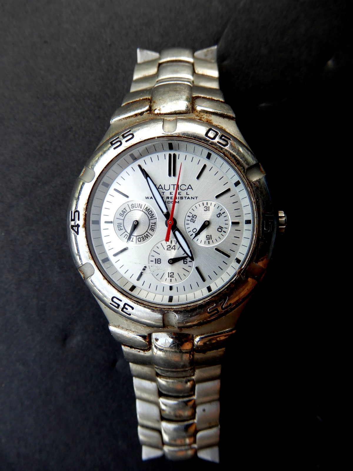 N10074 Nautica Steel Watch Men Silver Tone Multifunction 100 m (10 ATM).